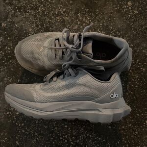 ALO Yoga Unisex Light Gray Sneakers